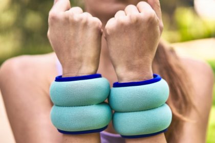 does-adding-wrist-weights-to-your-walk-really-give-you-a-better-workout?